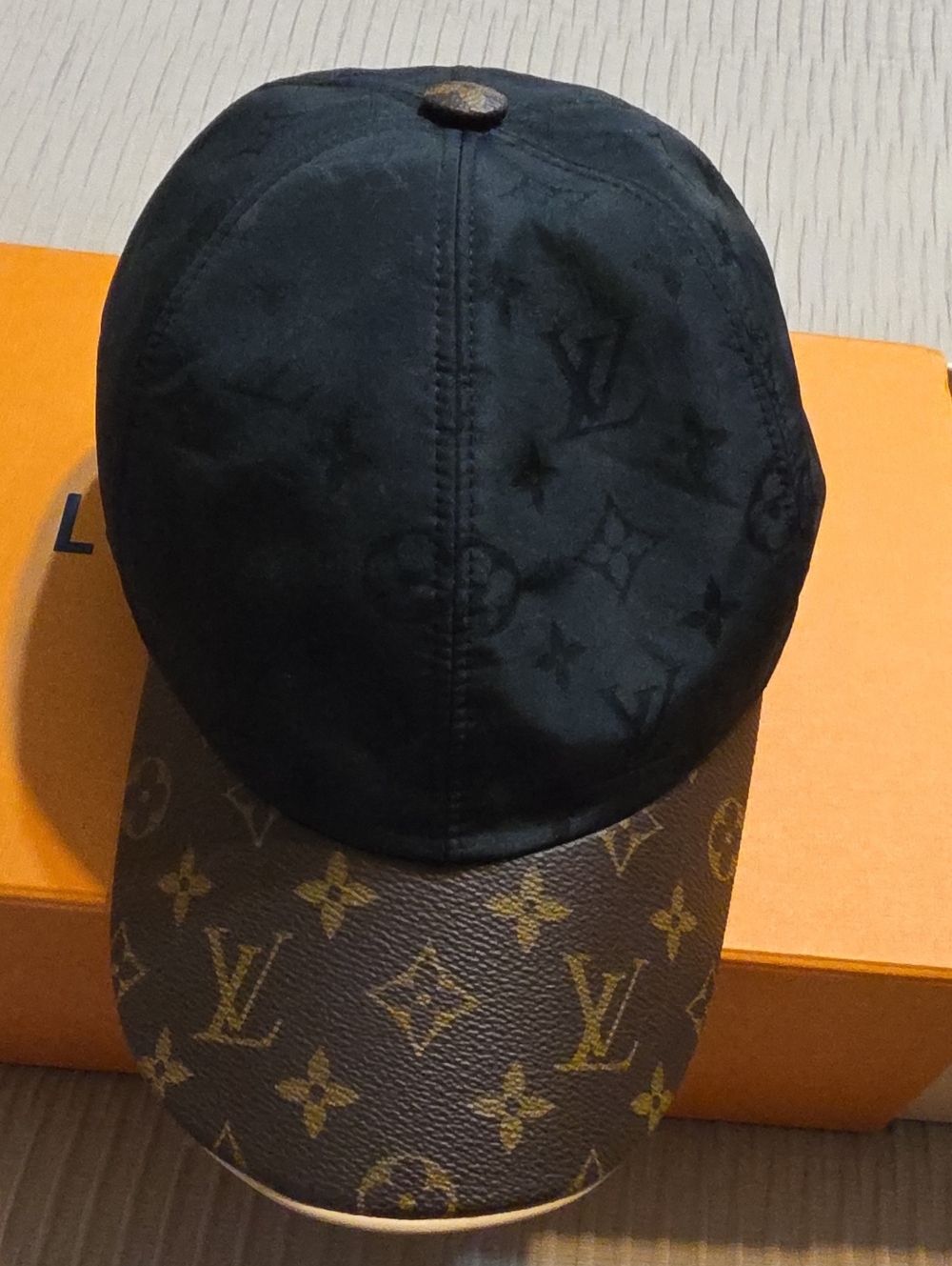 Louis Vuitton UNISEX Black and Brown Monogram Cap